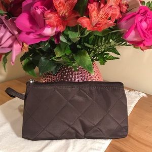 Elegant make up bag with wristlet BRAND NEW🌸🌺🌸